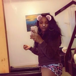 Meet your Posher, Monica